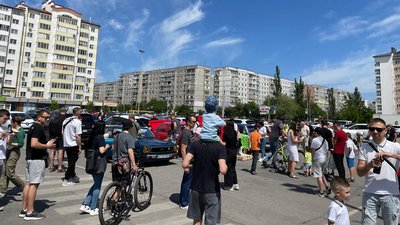 Ретро-автомобілі та мотоцикли: у Франківську провели автодень "На колесах"