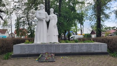 Пам'ятник радянським солдатам у Березному