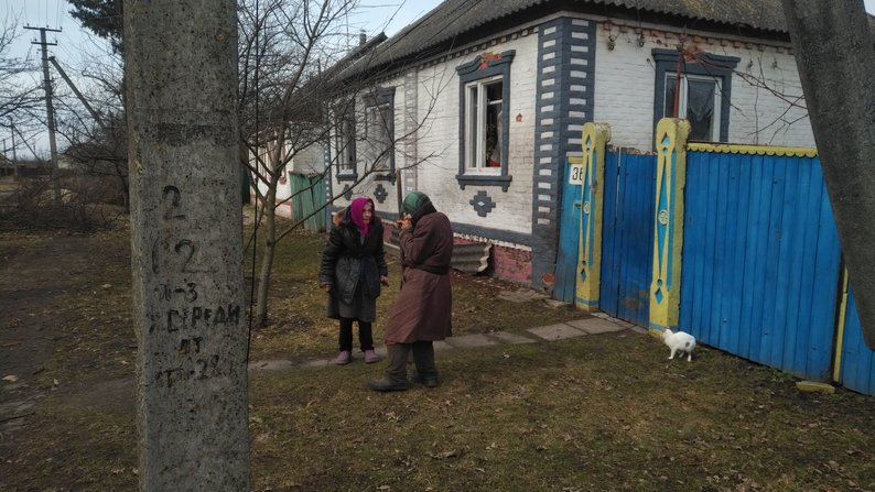 "На коліна українці ставати не будуть": мешканці Великої Писарівки про евакуацію