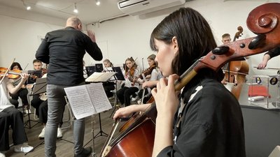 Дитячий оркестр виступає вперше за два роки: на скрипці, вцілілій в окупації, гратимуть на закритті Kharkiv Music Fest Дитячий оркестр виступає вперше за два роки: на скрипці, вцілілій в окупації, гратимуть на закритті Kharkiv Music Fest