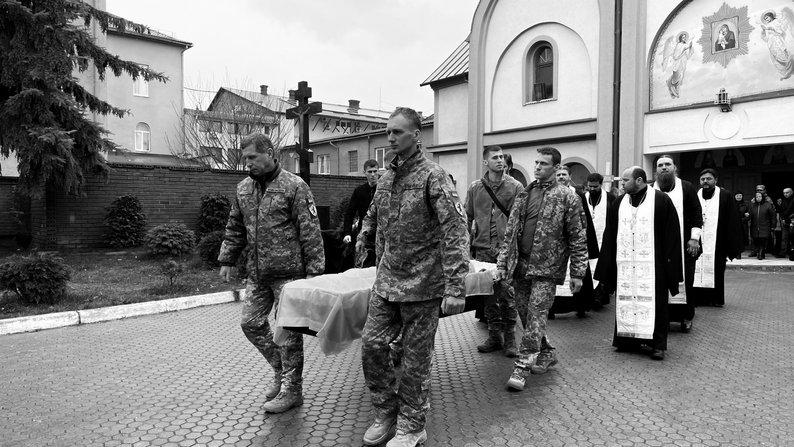 Захищав Україну заради полеглого на війні сина: у Мукачеві попрощалися із захисником Ярославом Бодячуком
