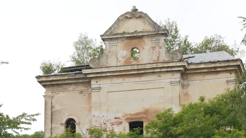 Чи вдасться врятувати 300-літній костел у Кукільниках на Івано-Франківщині, який нищить природа