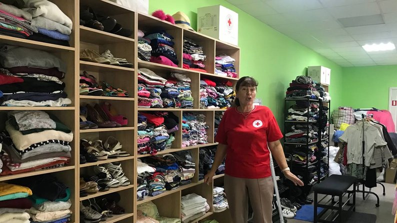 "Намагаємося допомогти всім": у Сумах функціонує банк безкоштовного одягу