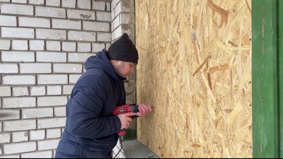 "Вибуховою хвилею зламало двері". Що кажуть містяни про ракетний удар по Новомосковську на Дніпропетровщині