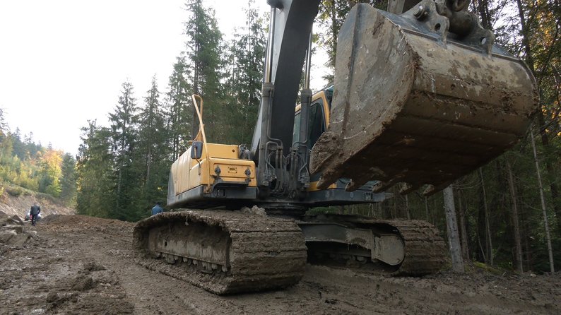 Капітально ремонтують лісову дорогу у горах