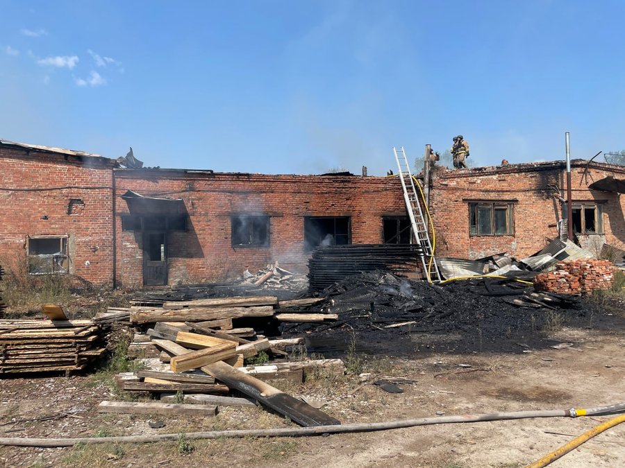 «П'ятий раз прилетіло». Російські безпілотники атакували промислове підприємство в Охтирці