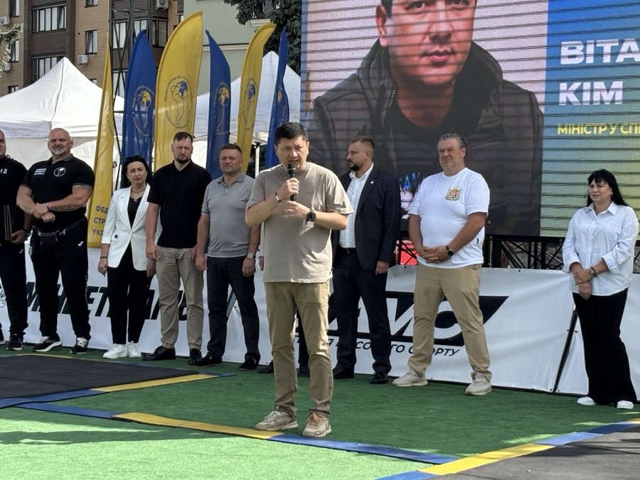У Бердичеві відбулися всеукраїнські змагання «Сильні України» серед ветеранів та військовослужбовців У Бердичеві відбулися всеукраїнські змагання «Сильні України» серед ветеранів та військовослужбовців