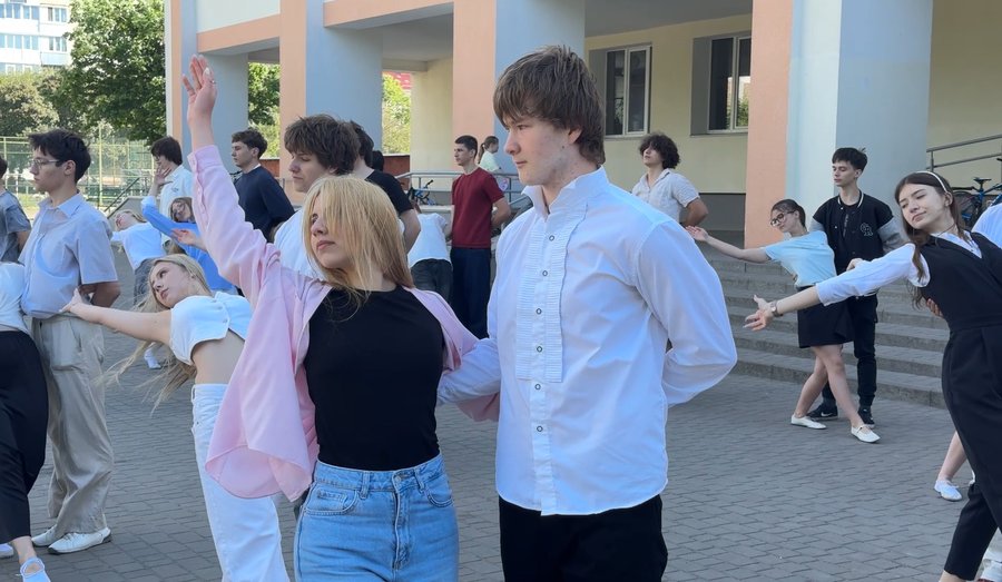 "Хочеться, щоб всі любувалися": випускники у Луцьку готуються до шкільного вальсу