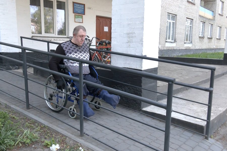 "Нам було страшно кудись виїжджати": сестра і брат з інвалідністю залишили Торецьк і 2 роки живуть на Волині