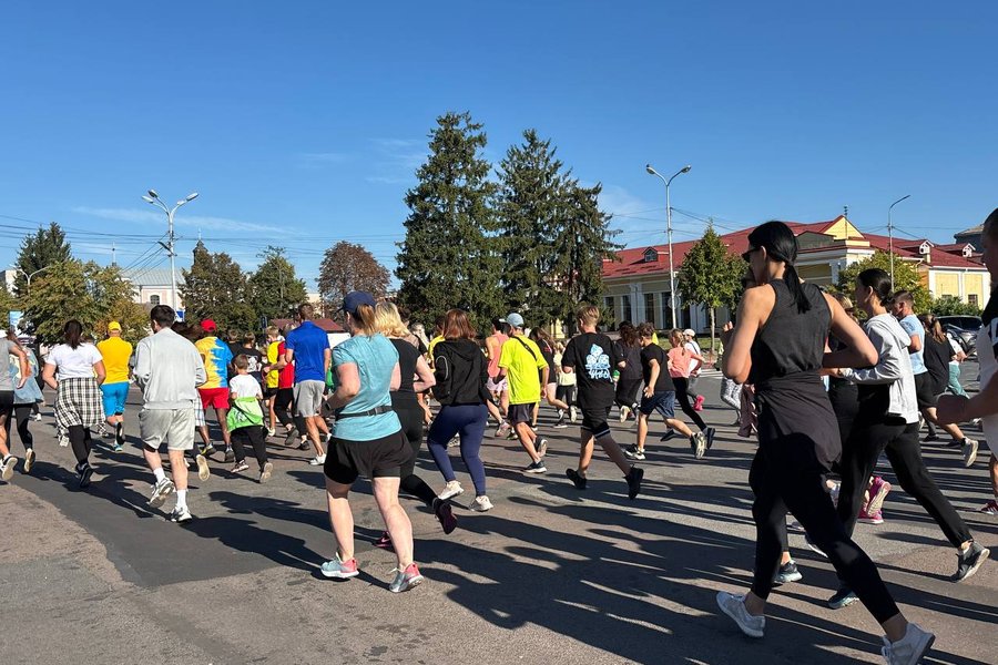 У Бердичеві на Житомирщині близько 400 людей долучилися до забігу пам’яті про загиблих захисників У Бердичеві на Житомирщині близько 400 людей долучилися до забігу пам’яті про загиблих захисників