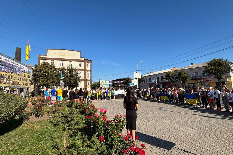 У Бердичеві на Житомирщині близько 400 людей долучилися до забігу пам’яті про загиблих захисників У Бердичеві на Житомирщині близько 400 людей долучилися до забігу пам’яті про загиблих захисників