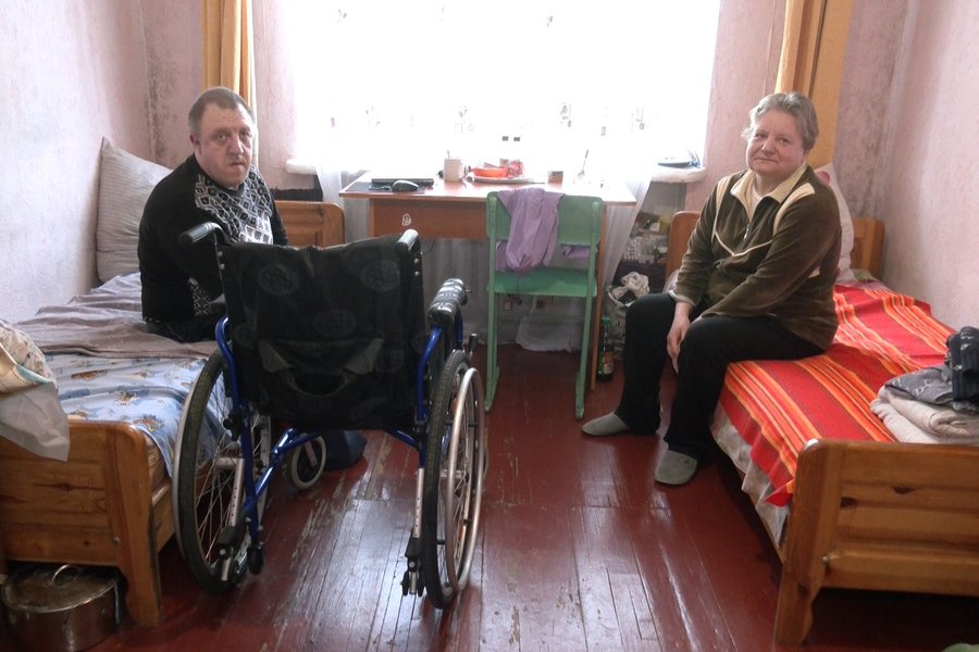 "Нам було страшно кудись виїжджати": сестра і брат з інвалідністю залишили Торецьк і 2 роки живуть на Волині