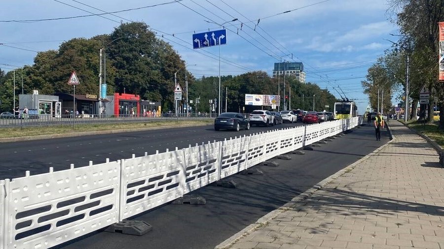На Стрийській у Львові звузять смугу через хаотичний рух автівок перед перехрестям