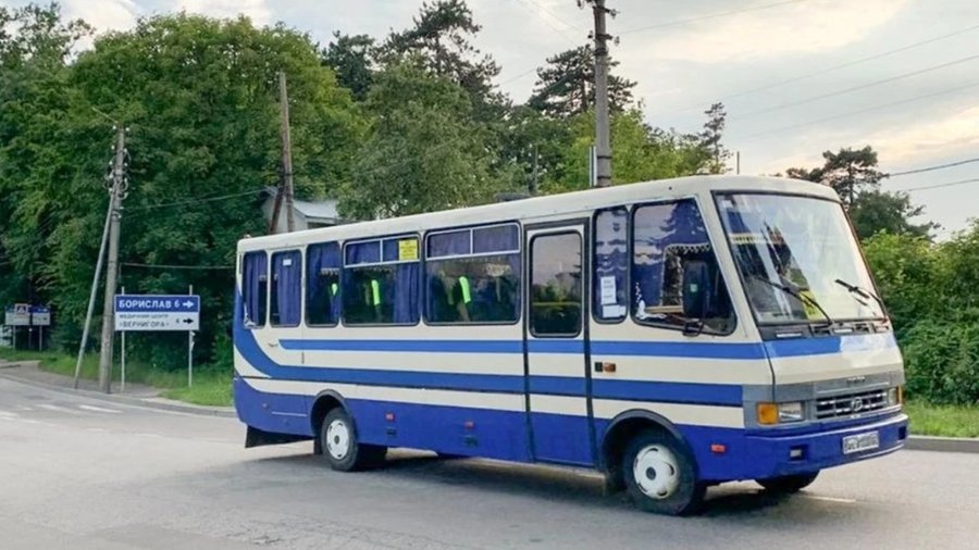 У Львівській області спрощують оплату проїзду в автобусах: з 12 жовтня діятиме одне прикладання картки