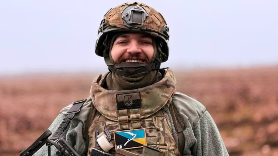 Бойовий медик Остап Франків: врятував 20 побратимів за тиждень, а потім вони прийшли підтримати його вже без ноги