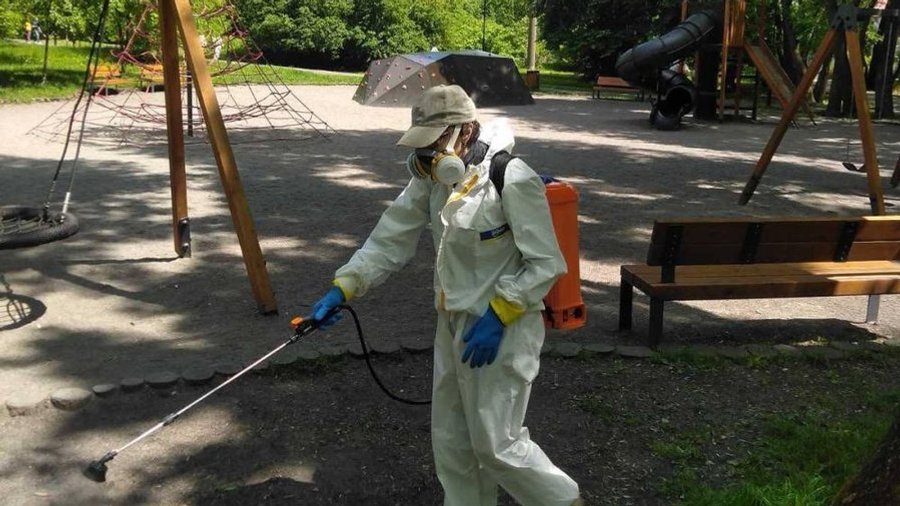 Львів’яни зможуть безпечно відпочивати у парках: розпочинається осіння обробка від кліщів