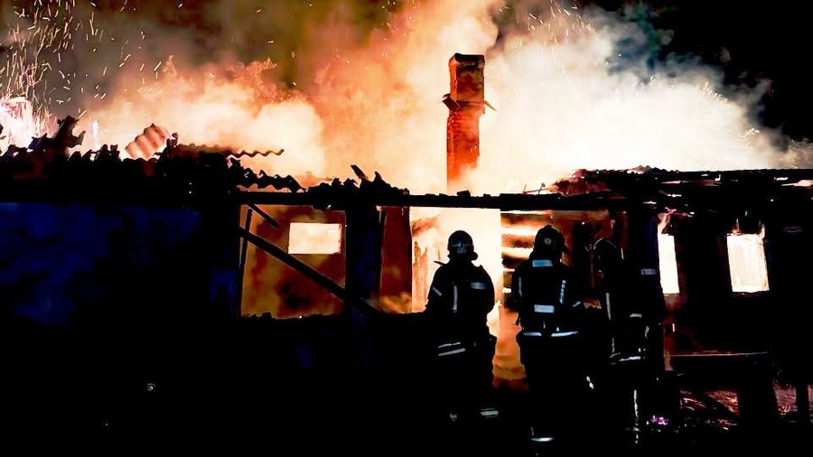 Трагічна пожежа на Львівщині забрала життя 47-річного чоловіка: будинок згорів вщент