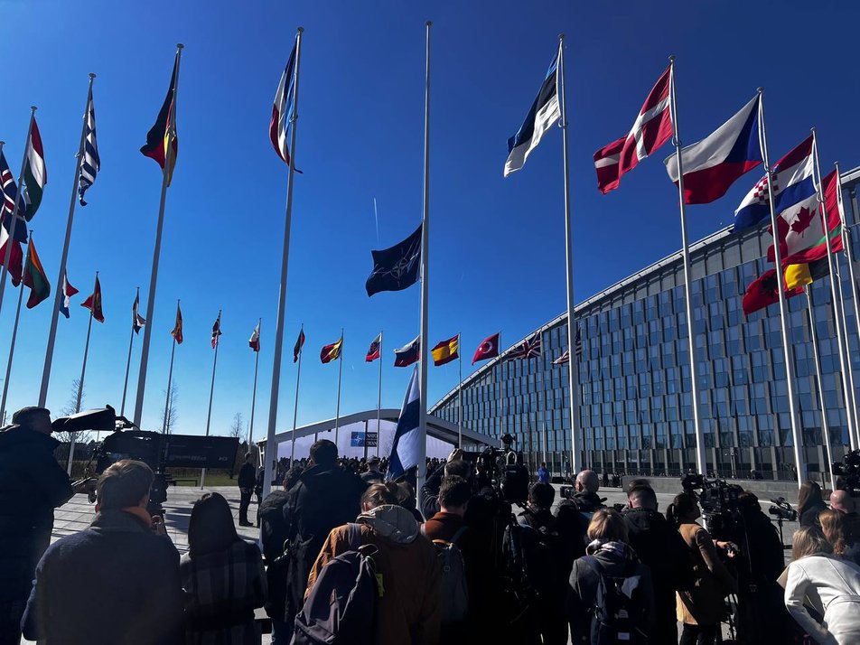 Фінляндія, НАТО, прапори