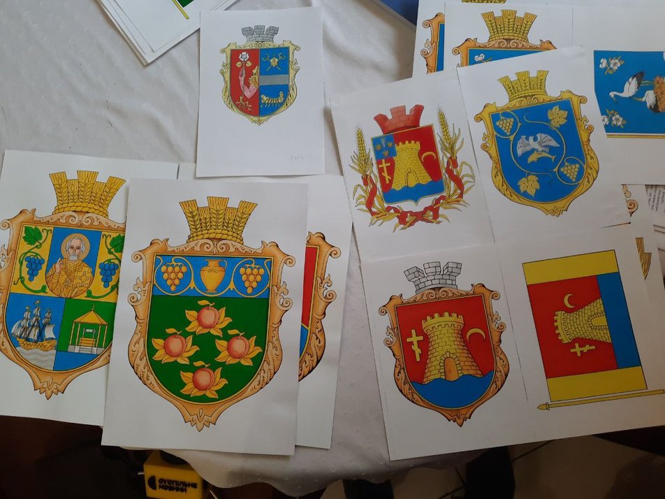 Відображення традицій: геральдист з Миколаєва створив майже 150 гербів для сіл та міст України