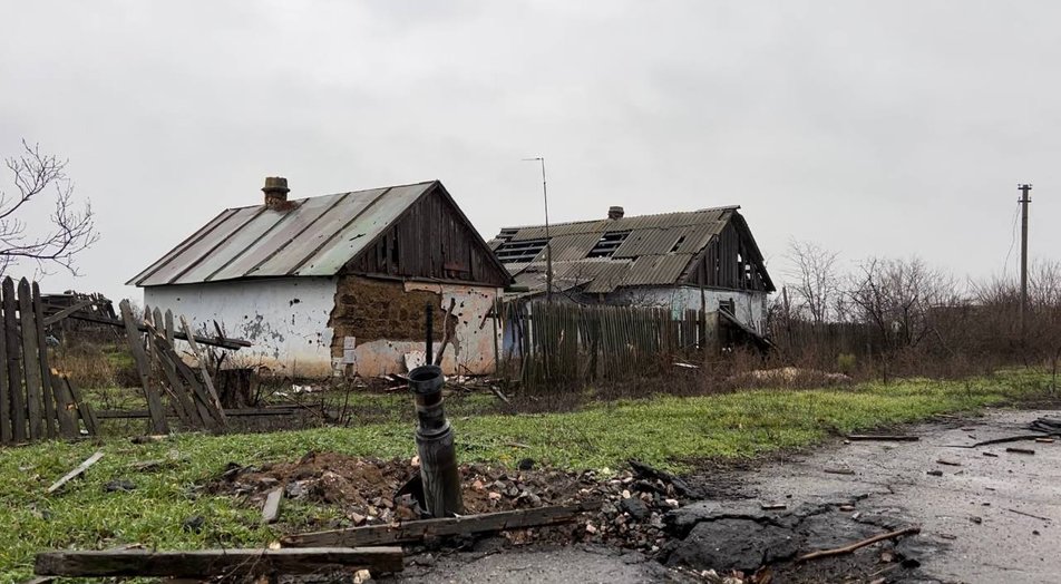Немає вцілілих будівель: як живуть люди в зруйнованому селищі на Миколаївщині