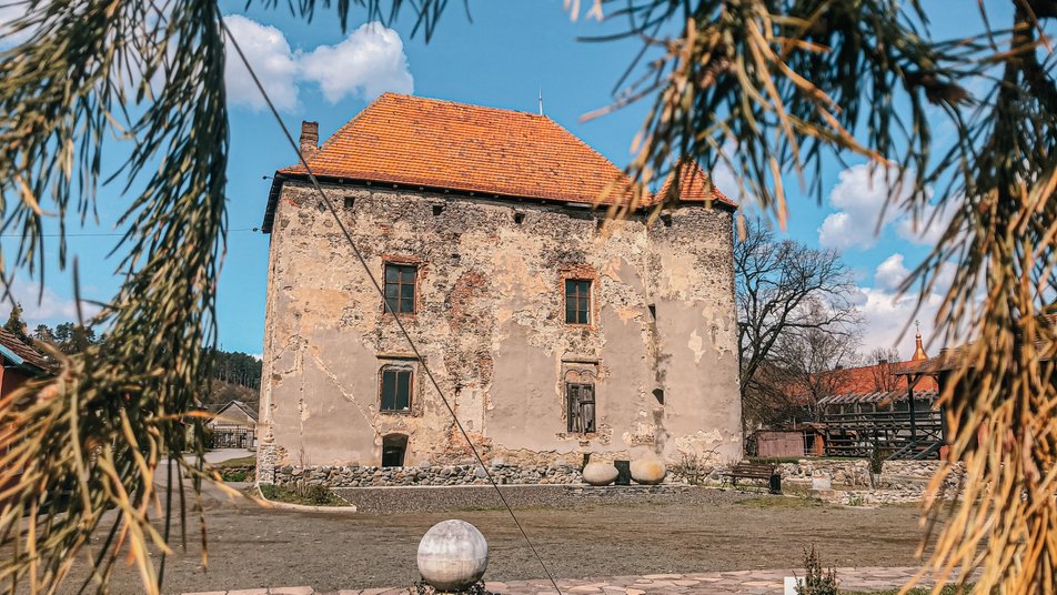 Замок Сент-Міклош: місце віри та волонтерства