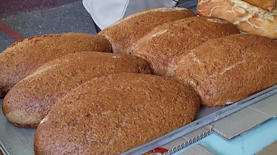 Волинські паляниці: як у громаді печуть хліб на фронт