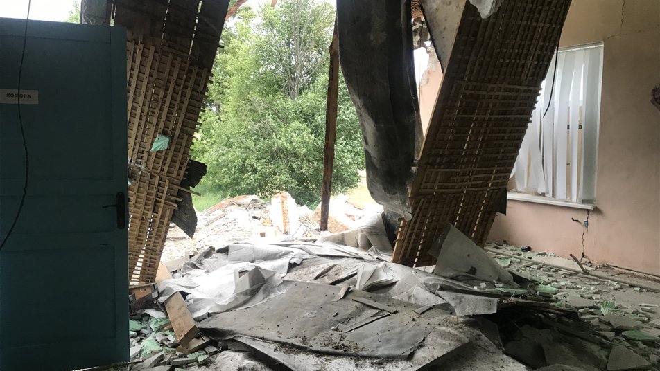 Розбомблені приміщення школи у Малинській громаді Житомирщини знесуть і облаштують в іншому крилі школи