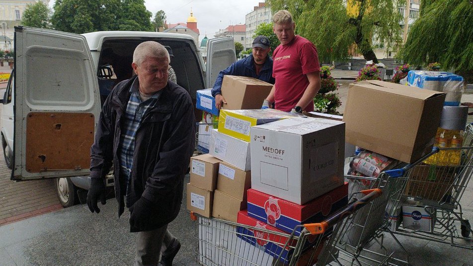 "Люди стомилися, але війна триває": як працює центральний пункт допомоги у Луцьку