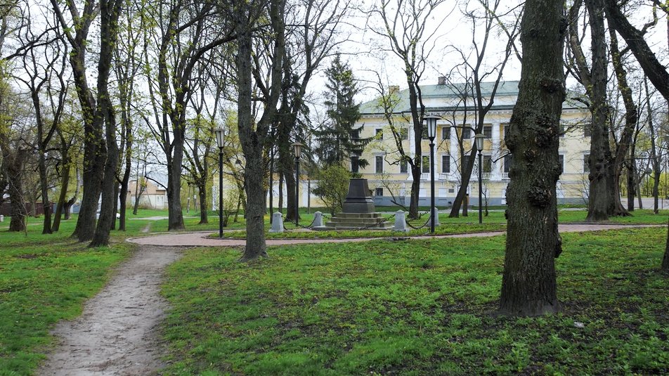 Демонтаж пам’ятника Пушкіну у Чернігові: думки влади та істориків