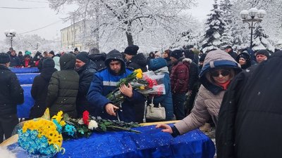 У Полтаві прощаються із чотирма військовими, які полягли під час оборони України