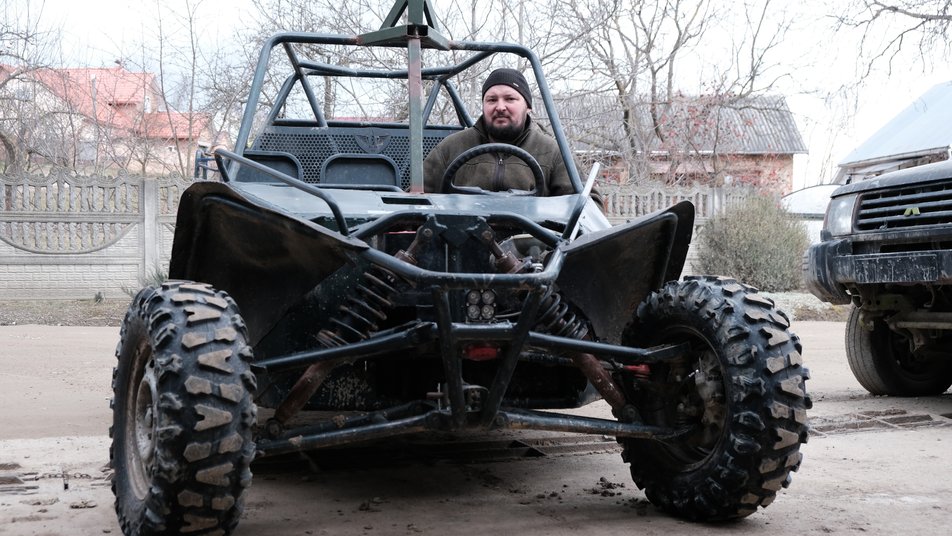 Механік з Чернівецької області виготовляє баггі та ремонтує автомобілі для українських військових