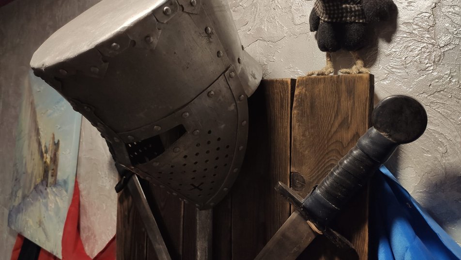Обладунки, зброя та легенди Надвірної. На Прикарпатті відкрили інтерактивний музей лицарства
