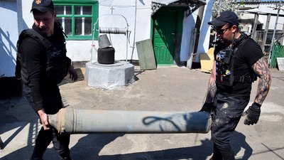 Народились в сорочці. У Миколаєві в приватний будинок влучила ракета — люди не постраждали