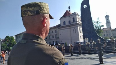Военный оркестр выступил во Львове. Фото: 