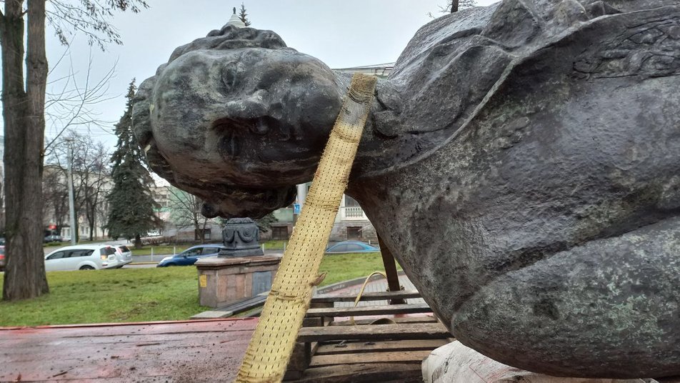 У Дніпрі демонтували пам’ятник Михайлу Ломоносову