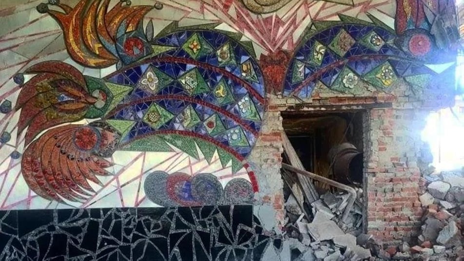 У Маріуполі внаслідок обстрілів зруйновані мозаїки Алли Горської