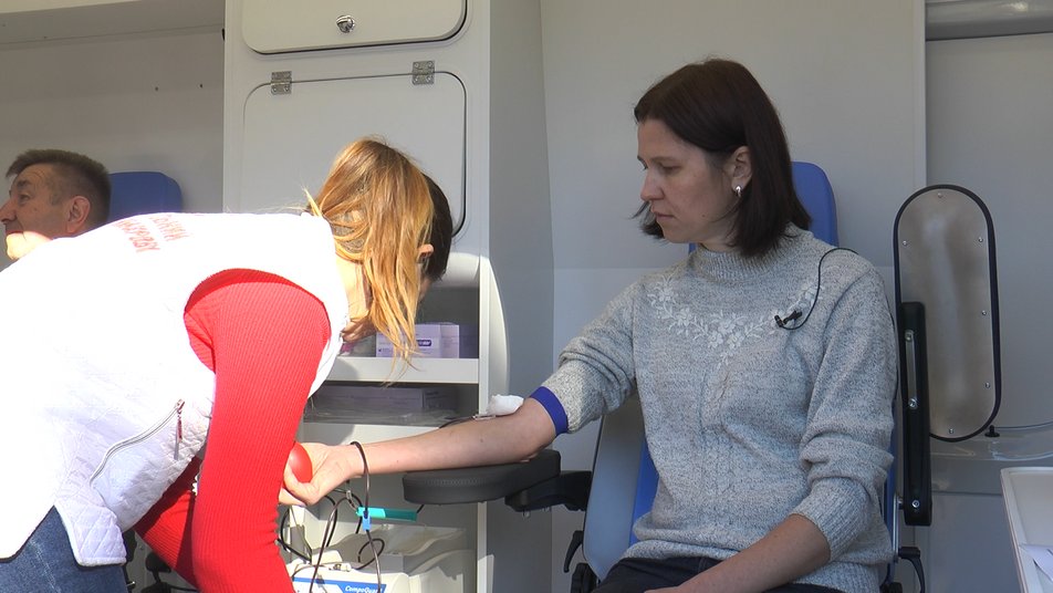 В Івано-Франківську запрацював перший в Україні мобільний пункт забору крові