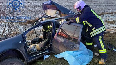 На Волині зіткнулися легковик з автобусом: один із водіїв загинув