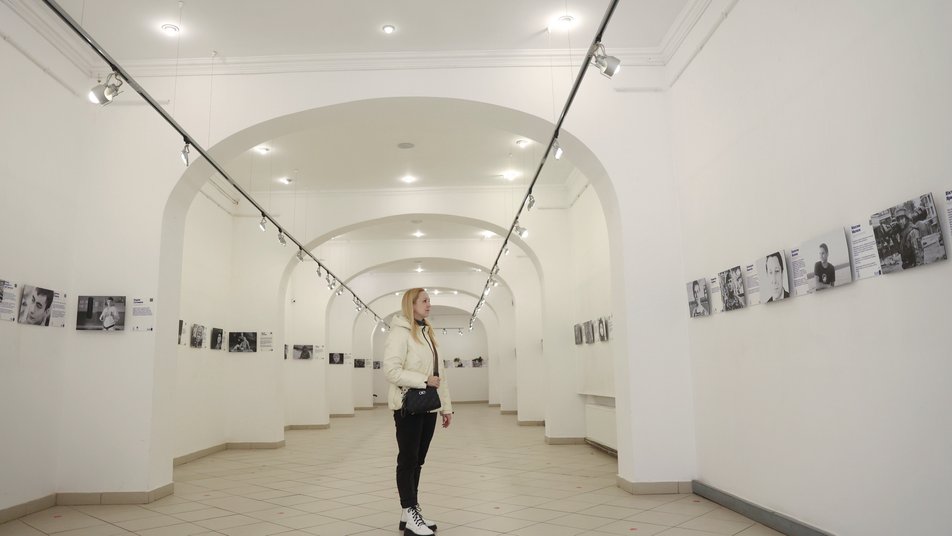 "Янголи спорту". У Чернівцях відкрили фотовиставку про спортсменів, які загинули на війні