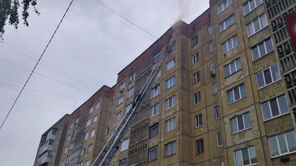 Пожежа у квартирі в Луцьку: з дев'ятого поверху евакуювали чоловіка