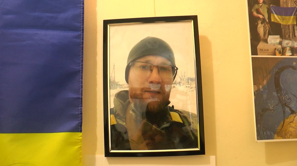 В Івано-Франківському краєзнавчому музеї відкрилася виставка картин військового Артура Новікова з Краматорська