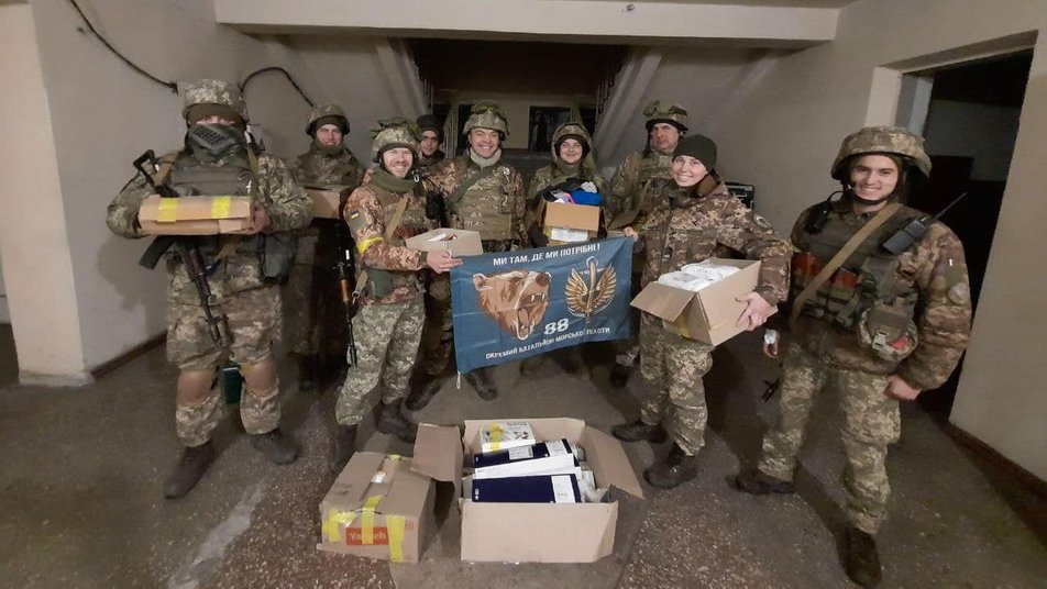 "Ми намагаємось допомогти кожному": на Одещині дружини українських військових займаються волонтерством