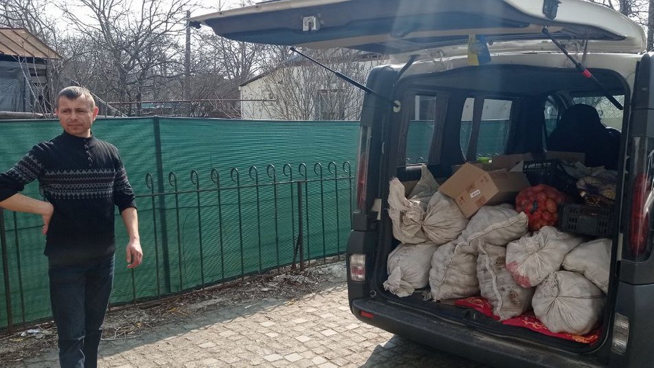 Мешканці й волонтери Сумщини збирають та відправляють харчі до прикордонної Харківщини