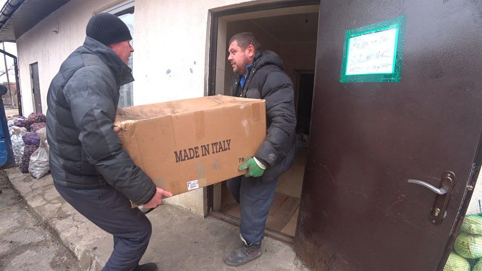 Мешканці й волонтери Сумщини збирають та відправляють харчі до прикордонної Харківщини