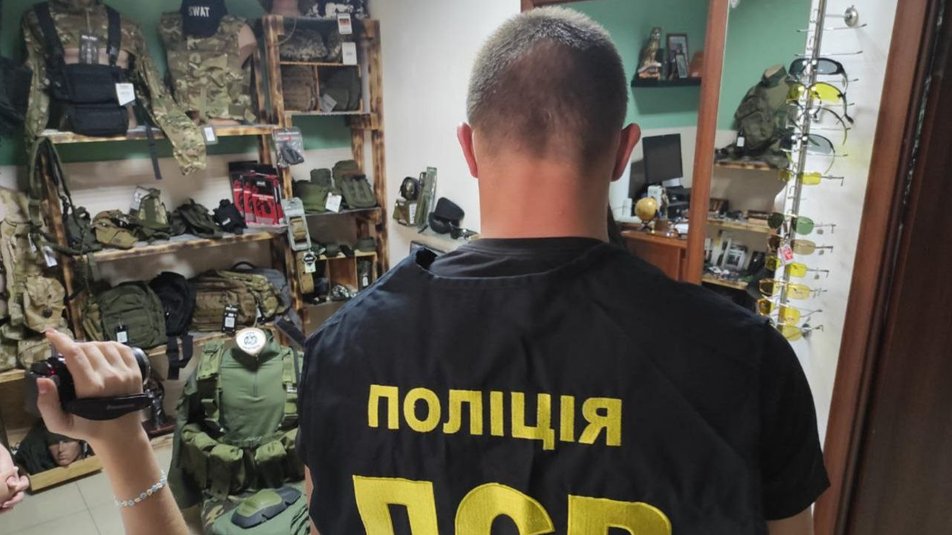 В Івано-Франківську затримали двох представників благодійного фонду, які продавали гумдопомогу — СБУ