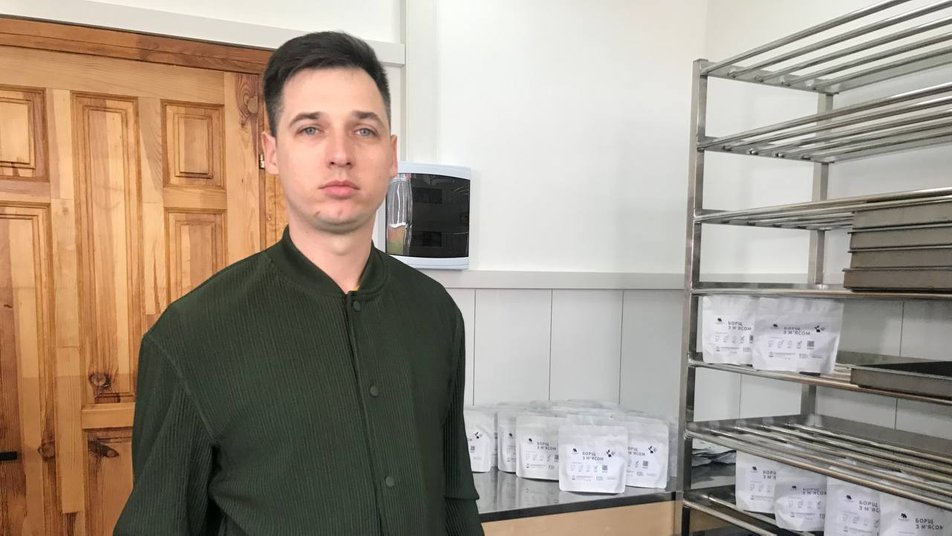 Тернопільський підприємець виграв грант і робить сухий борщ для ЗСУ