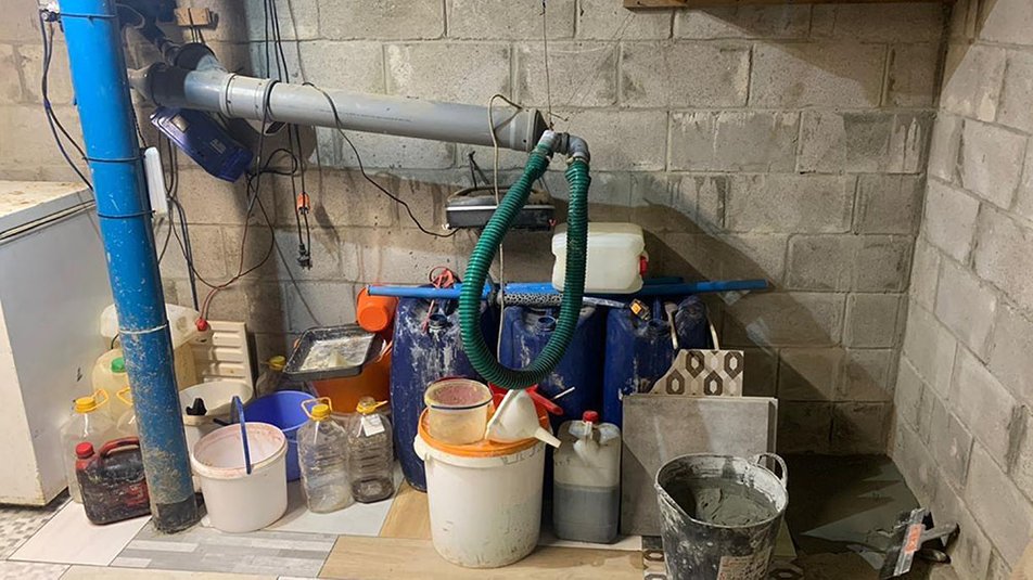 Лабораторія в підвалі: лучанина затримали за збут наркотиків у великих розмірах