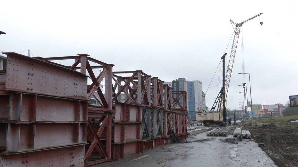 В Івано-Франківську відновили будівництво розв'язки моста на Пасічну