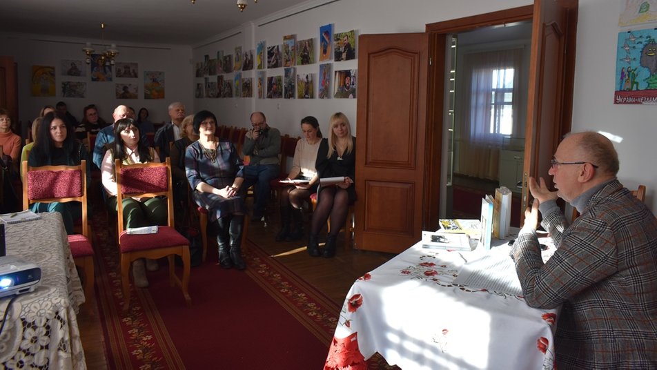 Посол України в Лівані провів презентацію двотомника перекладів прозових творів Лесі Українки арабською мовою у Звягелі