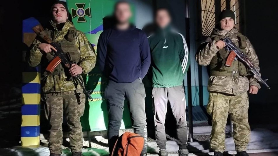 Чоловіків, які намагалися незаконно перетнути кордон, затримали прикордонники Мукачівського загону 12 лютого